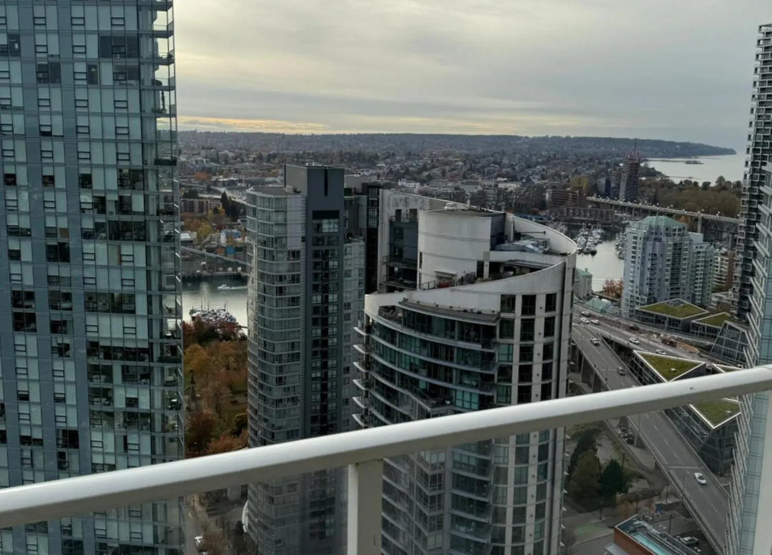 Beautiful 1 Bedroom Condo In Yaletown Vancouver Canada