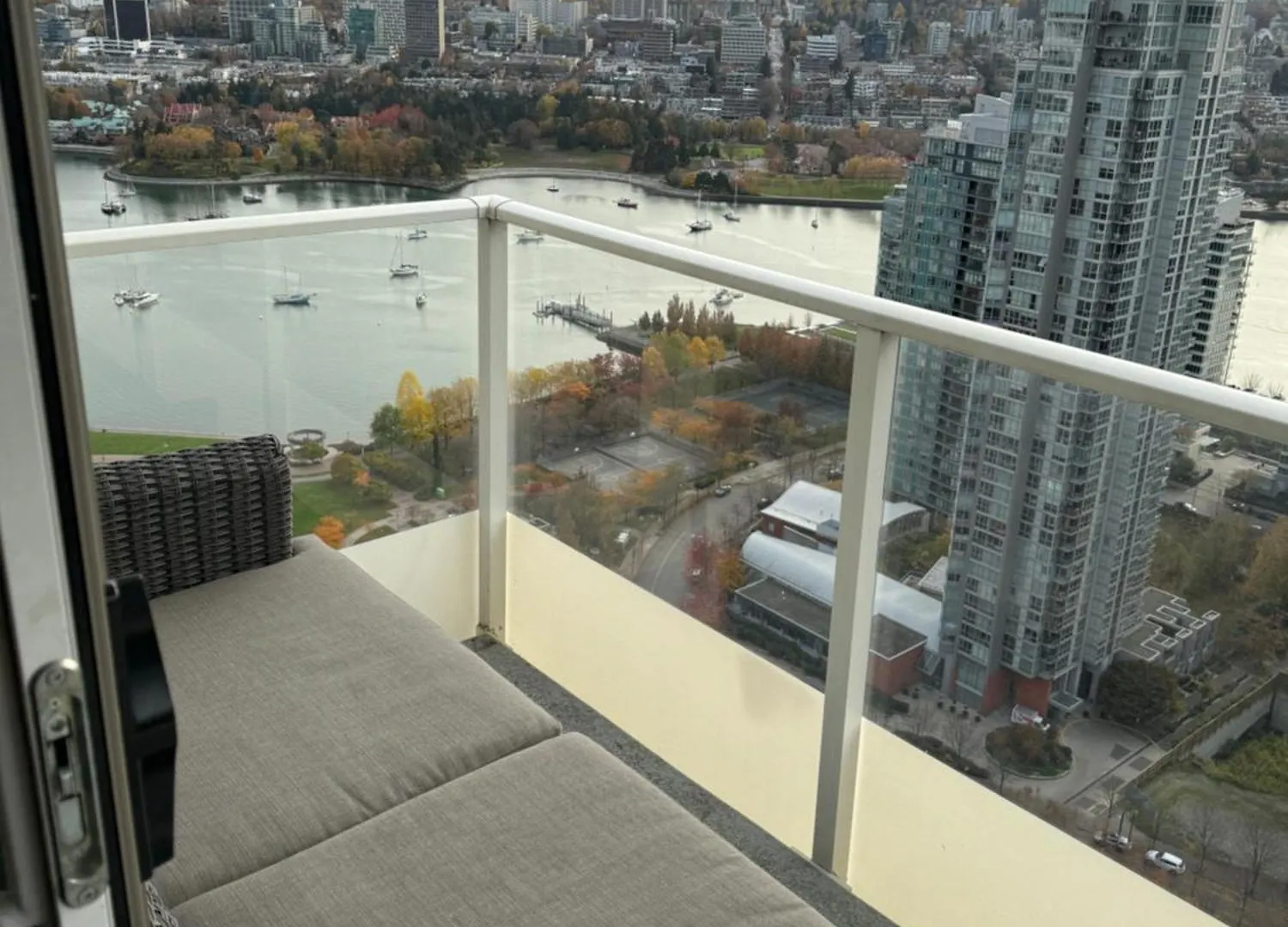 Beautiful 1 Bedroom Condo In Yaletown Vancouver